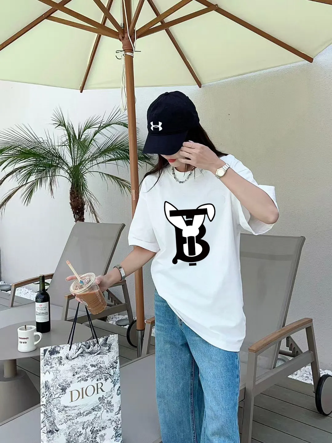 P80✨🔥 [Burberry] 2026FW Year of the Horse Limited Short Sleeve T-shirt War Horse Letters LOGO Print Premium 26s Double Yarn 300 Grams Fabric Heavy Fabric Customized Tentacle Ribbing Same as the Same Style Three Standards Men and Women Same Style Color: Black White Blue Size: S M L XL 2XL